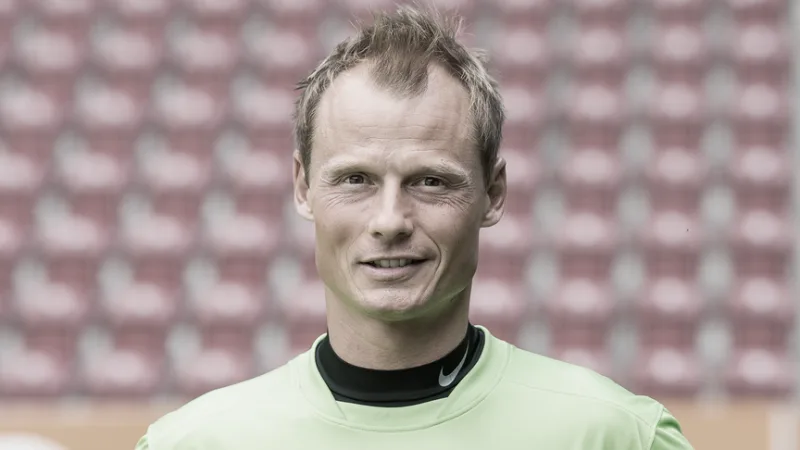 Arsenalin entinen maalivahti Manninger menehtyi, kun juna törmäsi hänen autoonsa